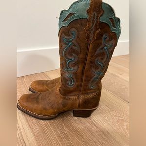 women’s size 8.5 Justin Cowboy Boots
